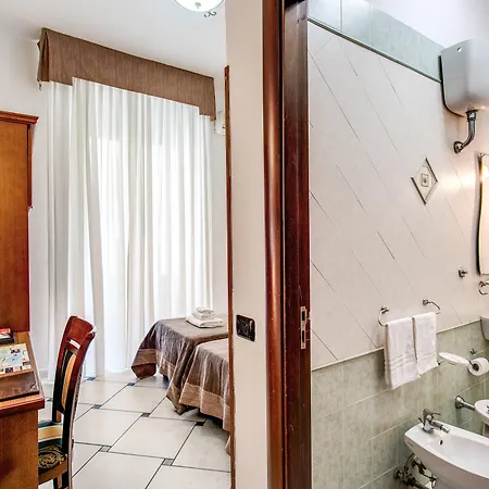 Garibaldi 3* Naples