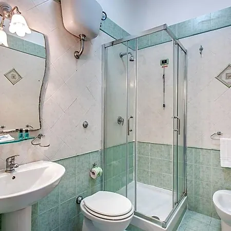 Garibaldi Hotel 3*