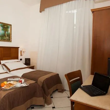 Hotel Garibaldi 3*