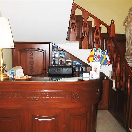 Garibaldi Hotel 3*